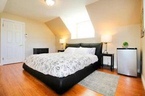 Spacious Two Bedrooms with Two Bathrooms Central Richmond 15min to YVR Airport